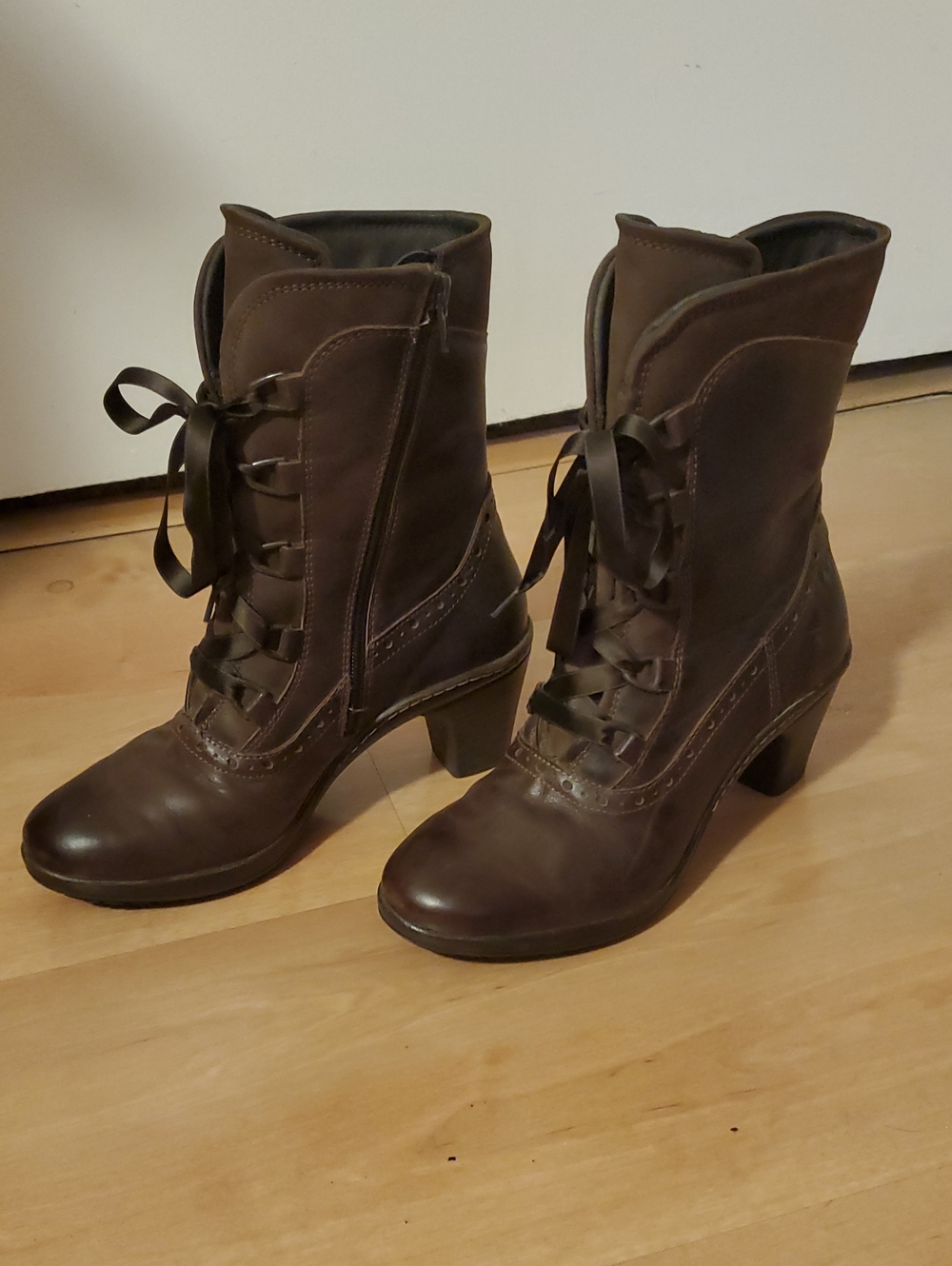 Women's Brown Lace-Up Heeled Ankle Boots